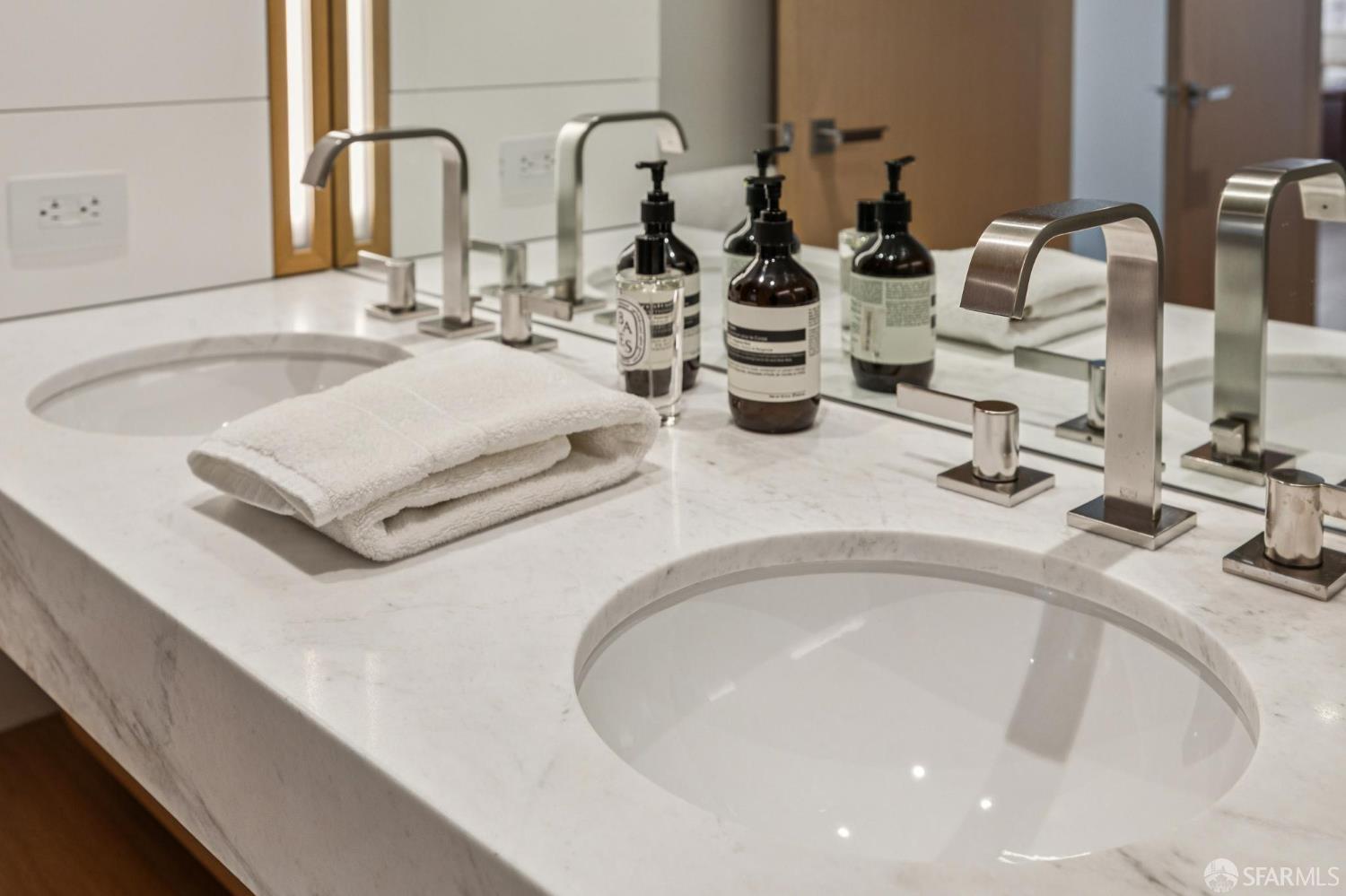 1 Steuart Ln #201 San Francisco, CA 94105