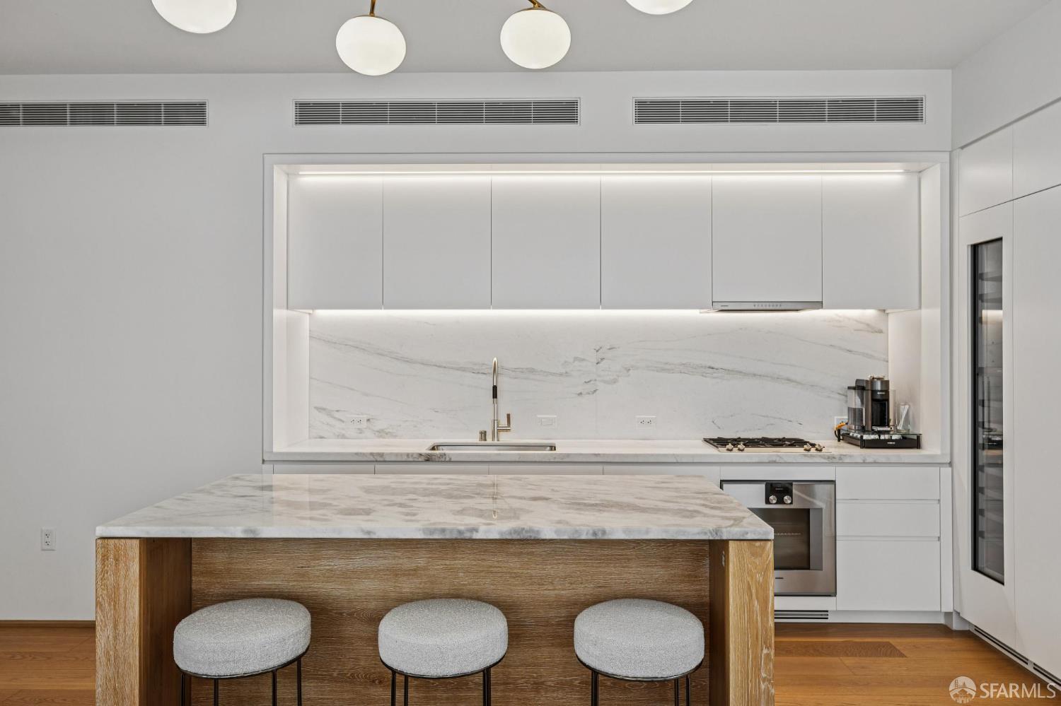 1 Steuart Ln #201 San Francisco, CA 94105